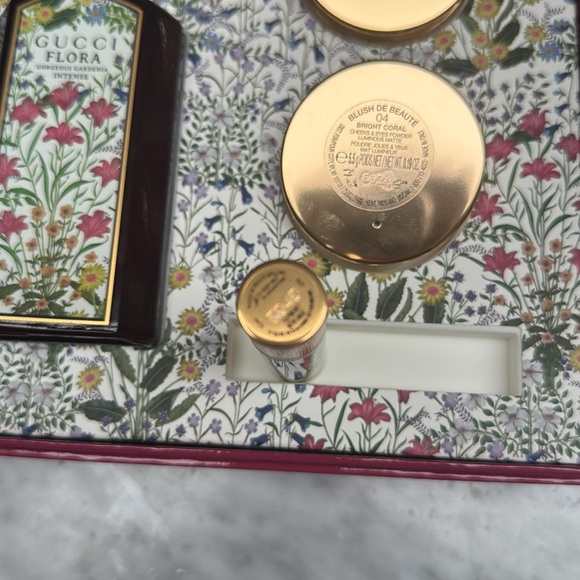 NIB GUCCI FLORA & makeup gift set. Never used. Not available for sale in stores. - Picture 4 of 4